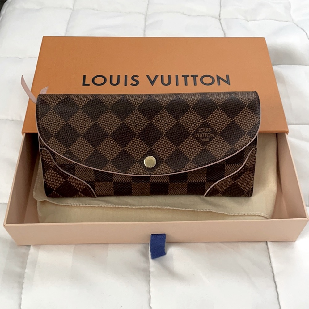 Authentic Louis Vuitton Caissa Wallet